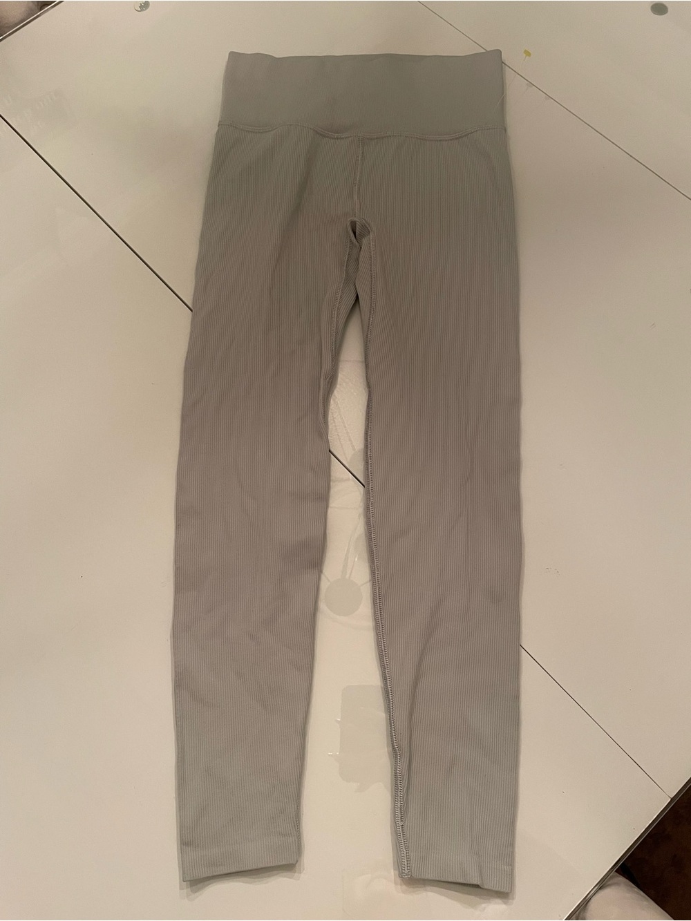 DSG Ribbed Active Leggings in Light Gray with Red Accent